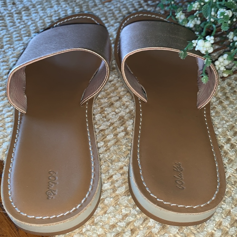 OluKai Rose Gold Sandals Modern Metallic Slides Size 8. - Picture 4 of 9